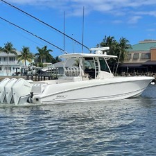 Boston Whaler 350 Outrage