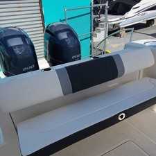 Robalo centre console r272