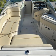 Sea Ray 240 Sundeck