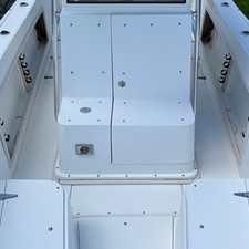 Mako 261 Center Console