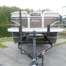 Sun Tracker Party Barge 22 DLX
