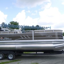 Sun Tracker Party Barge 22 DLX