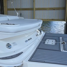 Sea Ray 240 Sundeck