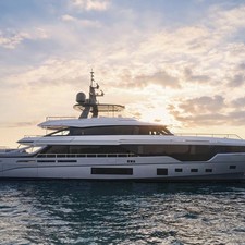 AZIMUT GRANDE 38 METRI TRI-DECK