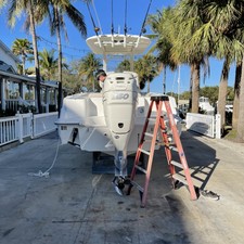 Boston Whaler 230 Outrage