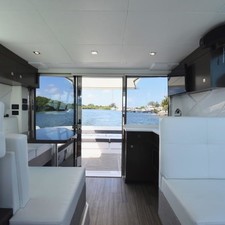 Cruisers Yachts 42 Cantius