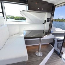 Cruisers Yachts 42 Cantius