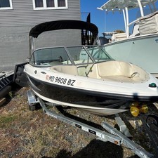 Maxum 1800MX Sport Boat