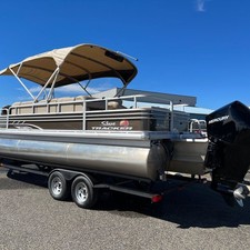 Sun Tracker Fishin Barge 24 XP3
