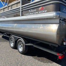 Sun Tracker Fishin Barge 24 XP3