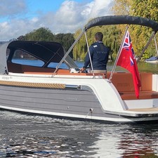 Interboat intender 820