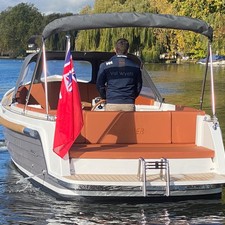 Interboat intender 820