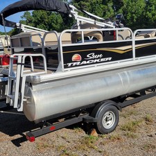 Sun Tracker Bass Buggy 16 DLX ET