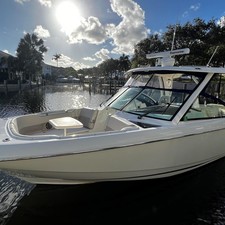 Boston Whaler 320 Vantage