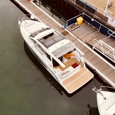 Sealine C335