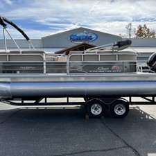 Sun Tracker Party Barge 20 DLX