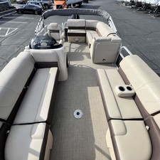 Sun Tracker Party Barge 20 DLX