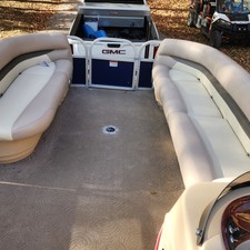 Sun Tracker Party Barge 24 DLX