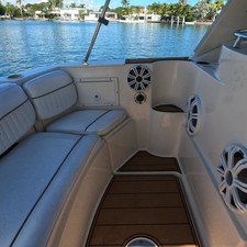 Rinker Fiesta Vee 310