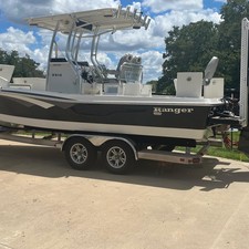 Ranger boats 2400 bay
