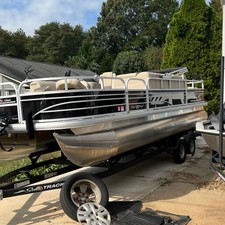 Sun Tracker Fishin Barge 22 DLX