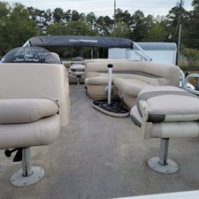 Sun Tracker Fishin Barge 22 DLX