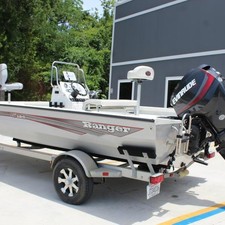 Ranger boats 2400 bay