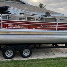 Sun Tracker Fishin Barge 20 DLX