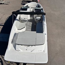 Sea Ray SPX 230