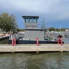 Scruton Marine 25 x 14 x 4 truckable tug