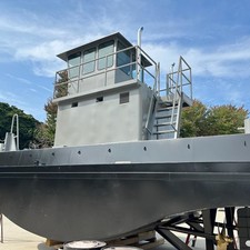 Scruton Marine 25 x 14 x 4 truckable tug