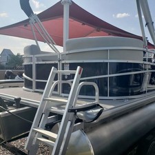 Sunchaser Boats Oasis 18 Fish