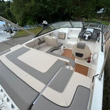 Bayliner VR5 Cuddy
