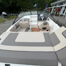 Bayliner VR5 Cuddy