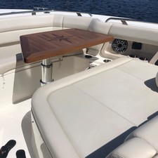 Boston Whaler 350 Realm