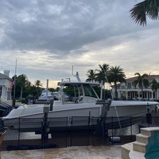 Boston Whaler 350 Outrage