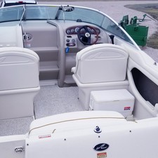 Sea ray 225 weekender