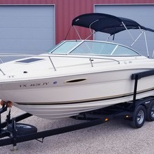 Sea ray 225 weekender