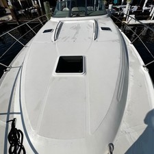 Sea Ray 410 Express Cruiser