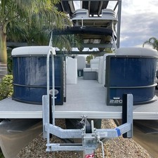 Larson LX 850 Classic SF