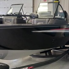 Tracker Targa V-19 WT