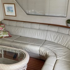 Sea ray 500 db sedan bridge