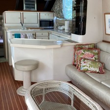 Sea ray 500 db sedan bridge