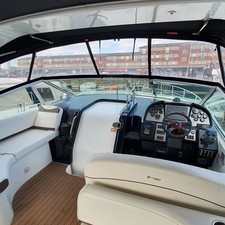 Cruisers Yachts 330 Express