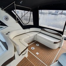 Cruisers Yachts 330 Express