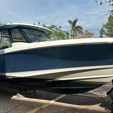 Boston Whaler 350 Realm