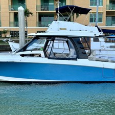 Boston Whaler 350 Realm