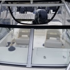 Boston Whaler 235 Conquest