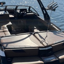 Malibu Wakesetter 23 LSV