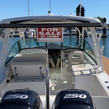 Boston Whaler 270 Vantage